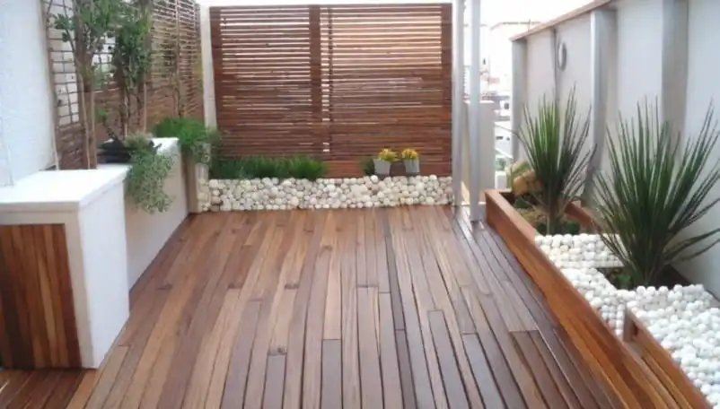 terraza reformada con laminas de madera